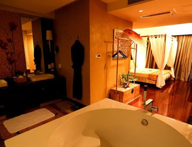 杭州富阳区养生会所的黄昏恋：当爱情遇上八十岁